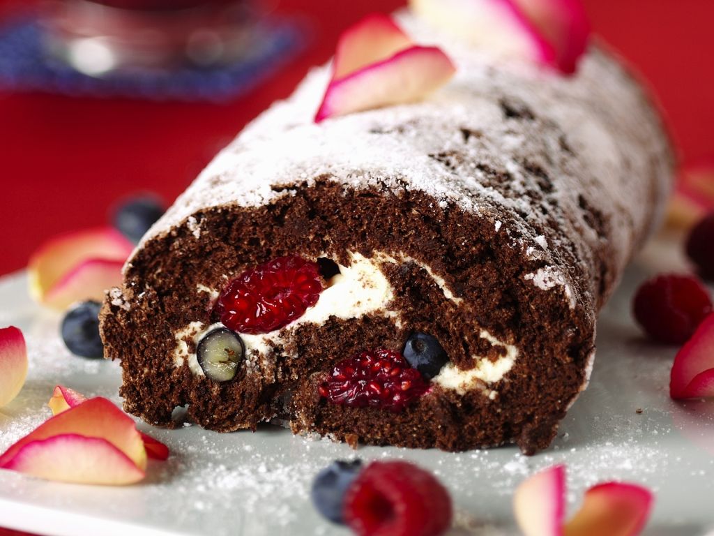 Mixed Berry Chocolate Cream Roulade recipe | Eat Smarter USA