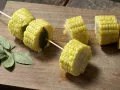 Corn Skewers with Bay Leaves preparation step 2 Corn Skewers with Bay Leaves preparation step 2