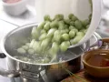 Crisp Chicken Rolls preparation step 1 Crisp Chicken Rolls preparation step 1