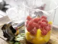 Mango-Raspberry Smoothie preparation step 4 Mango-Raspberry Smoothie preparation step 4