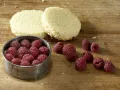 Raspberry-Yogurt Cakes preparation step 8 Raspberry-Yogurt Cakes preparation step 8