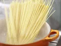 Spaghetti Carbonara preparation step 2 Spaghetti Carbonara preparation step 2