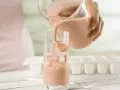 Strawberry Yogurt Smoothie with Vanilla preparation step 4 Strawberry Yogurt Smoothie with Vanilla preparation step 4