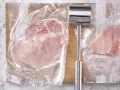 Wiener Schnitzel preparation step 1 Wiener Schnitzel preparation step 1