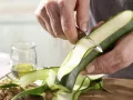 Zucchini-Melon Carpaccio preparation step 2 Zucchini-Melon Carpaccio preparation step 2