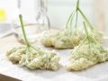Deep-Fried Elderflowers preparation step 7 Deep-Fried Elderflowers preparation step 7