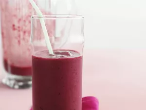 Blueberry and Raspberry Yoghurt Shakes Blueberry and Raspberry Yoghurt Shakes