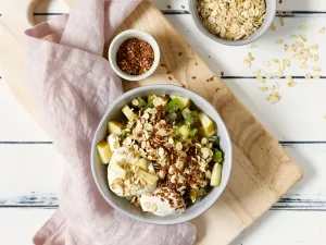 Soy quark with apple, kiwi and oatmeal Soy quark with apple, kiwi and oatmeal