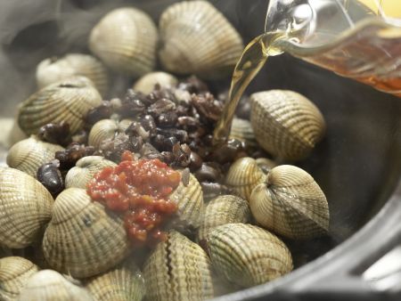 Asian Style Clams preparation step 5 Asian Style Clams preparation step 5