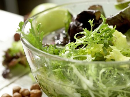 Bistro Salad preparation step 1 Bistro Salad preparation step 1