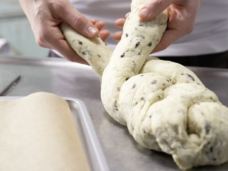 Braided Sesame Bread preparation step 7 Braided Sesame Bread preparation step 7