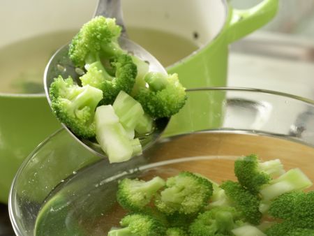 Chicken and Broccoli Stir-Fry preparation step 2 Chicken and Broccoli Stir-Fry preparation step 2