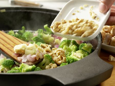 Chicken and Broccoli Stir-Fry preparation step 8 Chicken and Broccoli Stir-Fry preparation step 8
