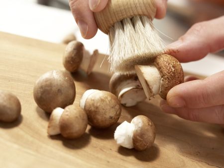 Chicken and Mushroom Skewers preparation step 4 Chicken and Mushroom Skewers preparation step 4