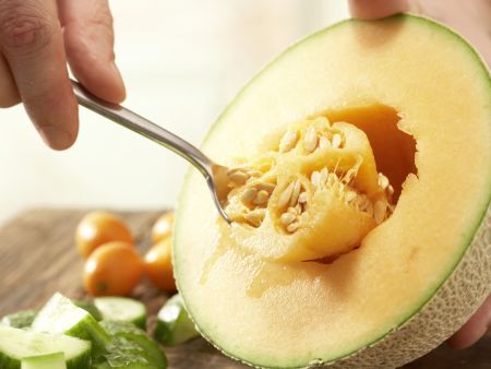 Cucumber-Melon Juice preparation step 2 Cucumber-Melon Juice preparation step 2