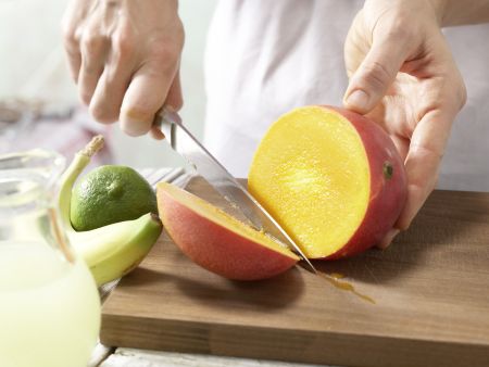 Exotic Smoothie preparation step 1 Exotic Smoothie preparation step 1