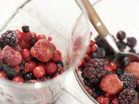 Fast Berry Ice Cream preparation step 1 Fast Berry Ice Cream preparation step 1