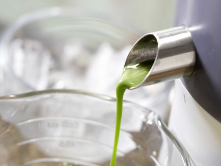 Green Nectarine Drink preparation step 4 Green Nectarine Drink preparation step 4