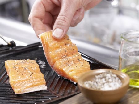 Grilled Salmon Salad preparation step 4 Grilled Salmon Salad preparation step 4