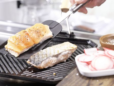 Grilled Salmon Salad preparation step 6 Grilled Salmon Salad preparation step 6