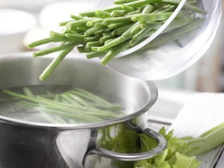 Herring-Green Bean Salad preparation step 1 Herring-Green Bean Salad preparation step 1