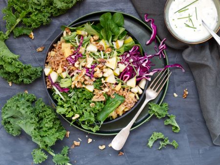 Immunbooster Buddha Bowl Colourful immun booster Buddha Bowl in dark bowl