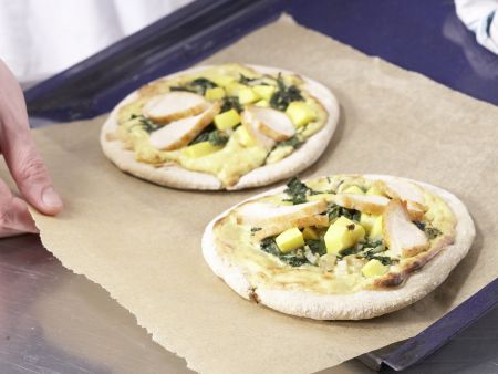 Indian-Style Pizza preparation step 12 Indian-Style Pizza preparation step 12