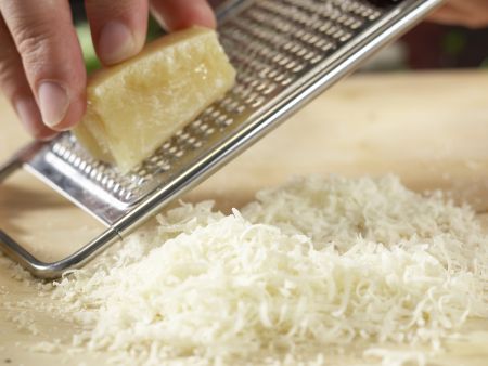 Linguine with Creamy Herb Sauce preparation step 2 Linguine with Creamy Herb Sauce preparation step 2