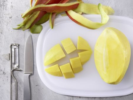 Mango and Banana Smoothie preparation step 2 Mango and Banana Smoothie preparation step 2