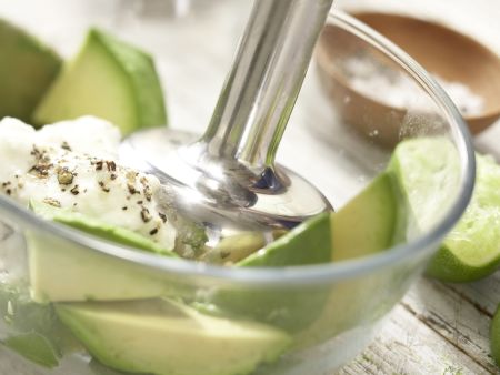 Marinated Oysters in Avocado Cream preparation step 6 Marinated Oysters in Avocado Cream preparation step 6