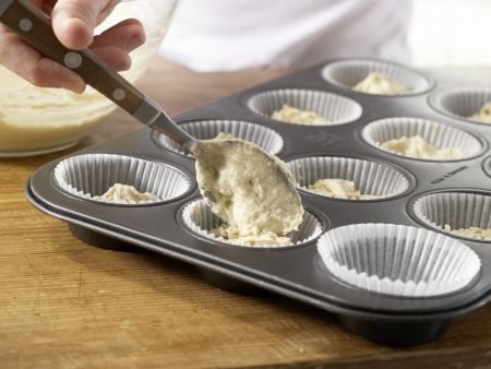 Meringue Muffins with Blackberries preparation step 5 Meringue Muffins with Blackberries preparation step 5