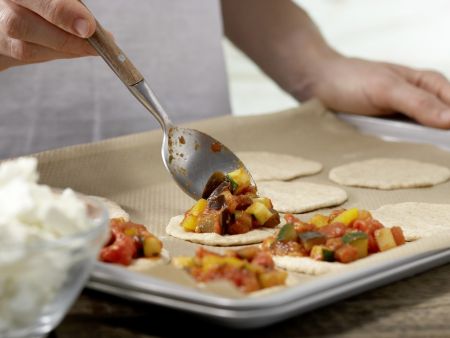 Mini Pizzas with Peppers preparation step 9 Mini Pizzas with Peppers preparation step 9