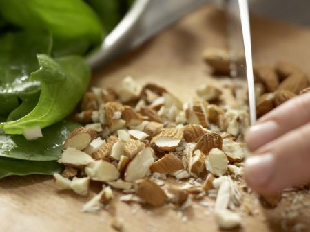 Moroccan Spinach Salad preparation step 1 Moroccan Spinach Salad preparation step 1