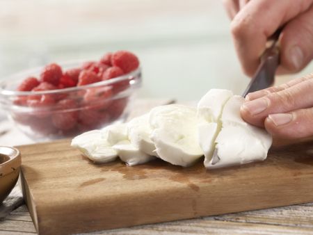 Mozzarella and Melon Salad preparation step 2 Mozzarella and Melon Salad preparation step 2