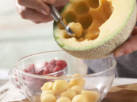 Mozzarella and Melon Salad preparation step 3 Mozzarella and Melon Salad preparation step 3