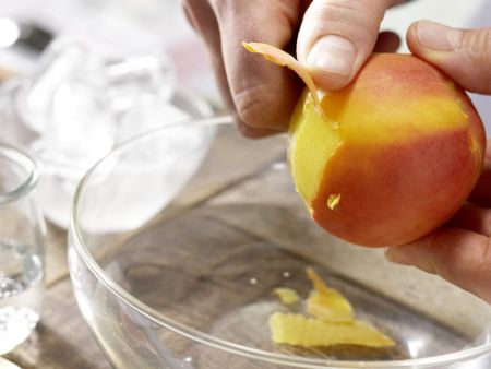 Peach-Yogurt Smoothie preparation step 1 Peach-Yogurt Smoothie preparation step 1