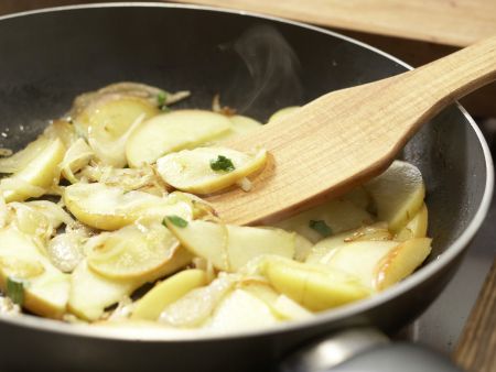 Pickled Herring on Apple and Onion preparation step 4 Pickled Herring on Apple and Onion preparation step 4