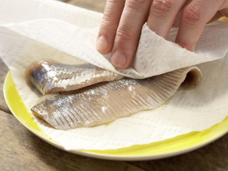 Pickled Herring on Apple and Onion preparation step 5 Pickled Herring on Apple and Onion preparation step 5