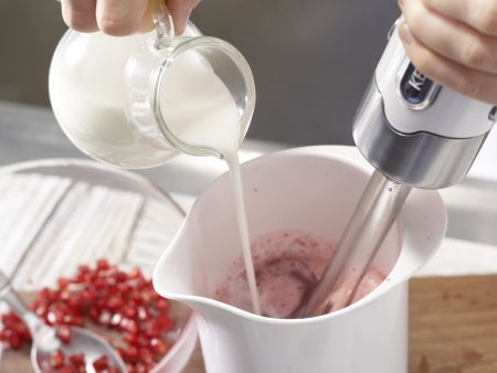 Pomegranate Smoothie preparation step 3 Pomegranate Smoothie preparation step 3