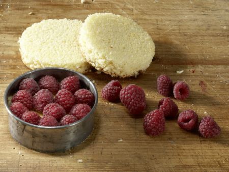 Raspberry-Yogurt Cakes preparation step 8 Raspberry-Yogurt Cakes preparation step 8
