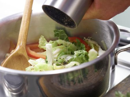 Red Bell Peppers and Savoy Cabbage preparation step 7 Red Bell Peppers and Savoy Cabbage preparation step 7