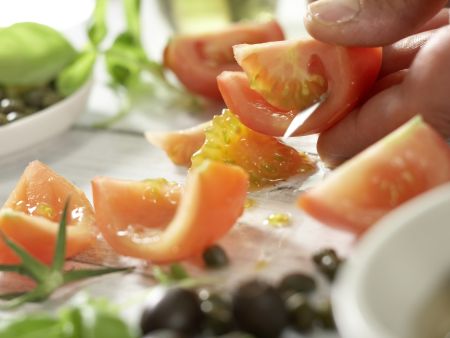 Salmon and Cherry Tomatoes preparation step 1 Salmon and Cherry Tomatoes preparation step 1