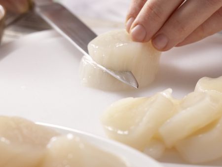 Seared Scallops preparation step 1 Seared Scallops preparation step 1