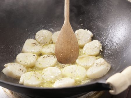 Seared Scallops preparation step 4 Seared Scallops preparation step 4