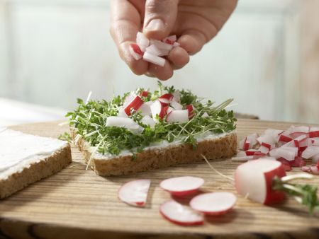 Silly-Face Sandwich preparation step 3 Silly-Face Sandwich preparation step 3