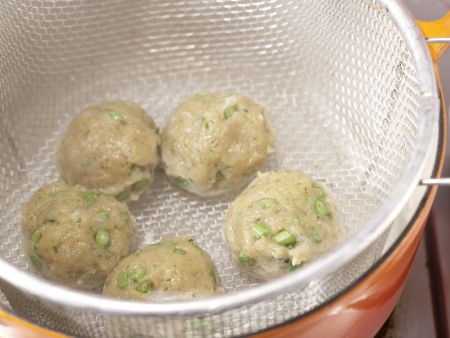 Steamed Thai Fish Balls preparation step 7 Steamed Thai Fish Balls preparation step 7