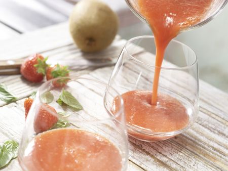 Strawberry and Papaya Drink preparation step 2 Strawberry and Papaya Drink preparation step 2