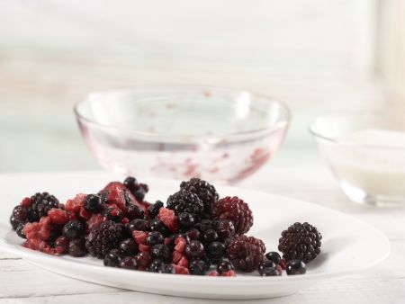 Sweet Berry Spread preparation step 1 Sweet Berry Spread preparation step 1