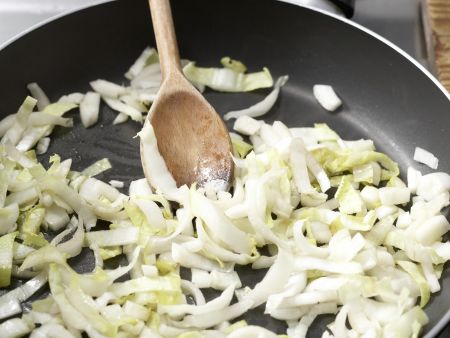 Tagliatelle with Salmon-Endive Sauce preparation step 4 Tagliatelle with Salmon-Endive Sauce preparation step 4