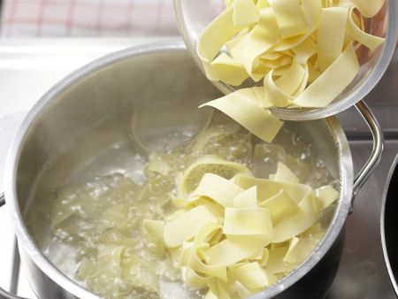 Tagliatelle with Salmon-Endive Sauce preparation step 6 Tagliatelle with Salmon-Endive Sauce preparation step 6